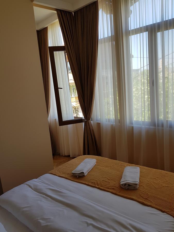 Sunny Tiflis Hotell Exteriör bild